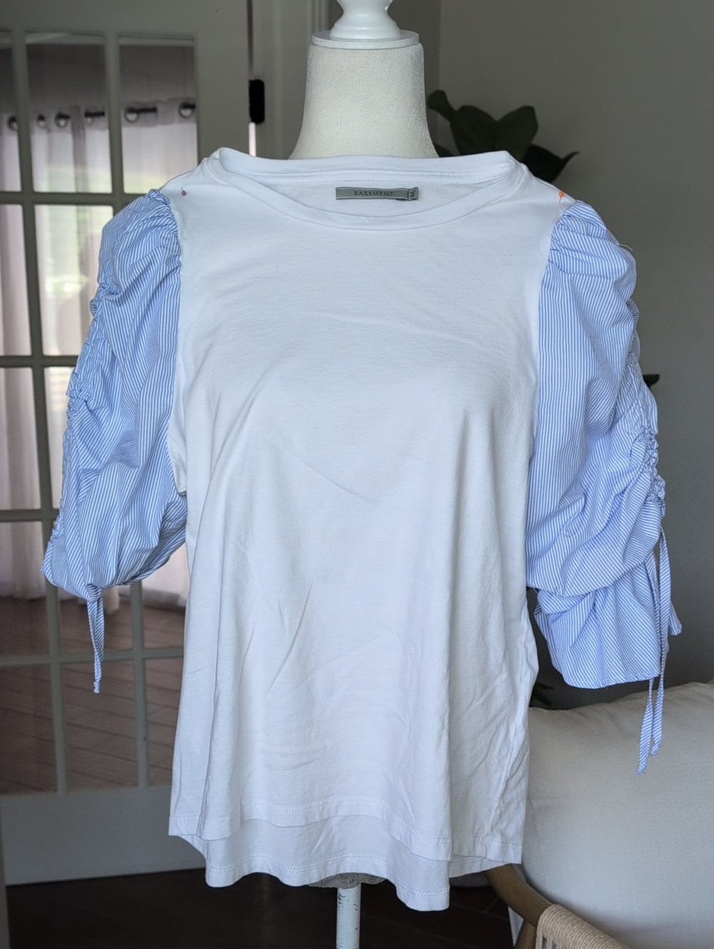 Basement White T-shirt with Blue Pinstripe Ruched Sleeves Size Medium